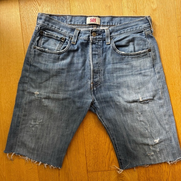 Vintage Levi’s 501 Original Fit Distressed Cut-Off Denim Shorts - Picture 5 of 15